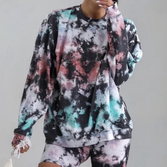 Onzie Tops - Onzie Boyfriend Sweatshirt in True Romance